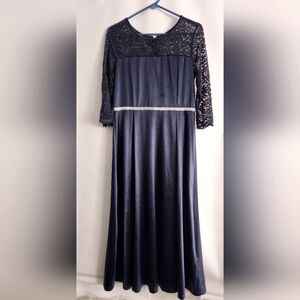NWT Grapent Long Elegant Dark Navy Blue Lace sleeves/upper bodice Dress Size M